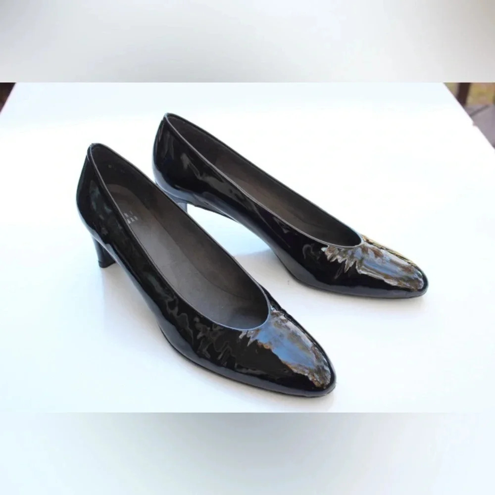 Stuart Weitzman pumps - Picture 6 of 11
